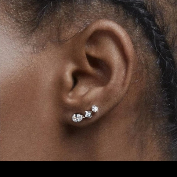 Swarovski Trendy Crystal Stud Earrings - Picture 4 of 9